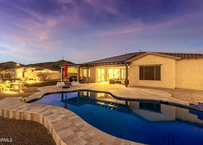 Phoenix With Heated Pool, Desert Views & Hot Tub Anthem