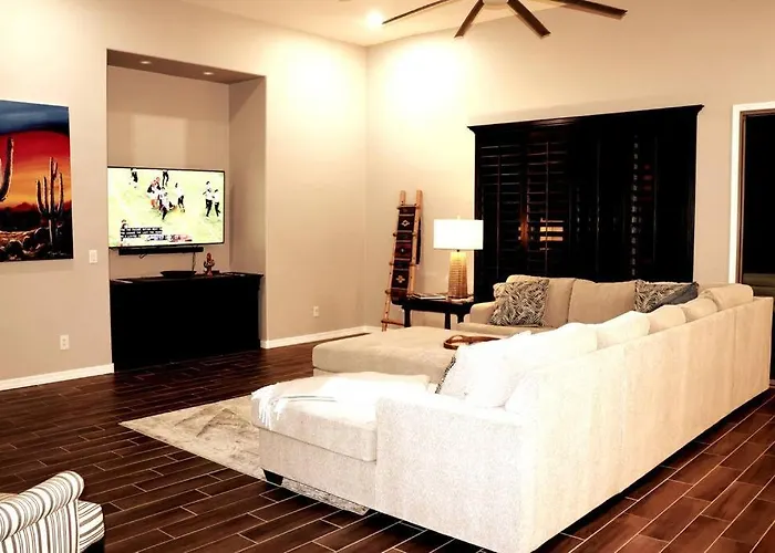 Phoenix With Heated Pool, Desert Views & Hot Tub